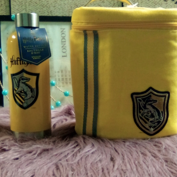 Williams Sonoma Other - Hufflepuff Water Bottle & Lunchbox Set